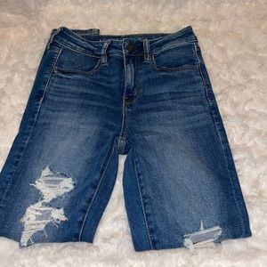 New distressed women’s American eagle jeans